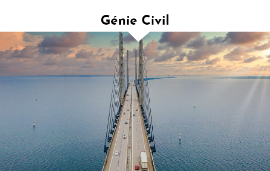 Pont de génie civil au dessus de la mer