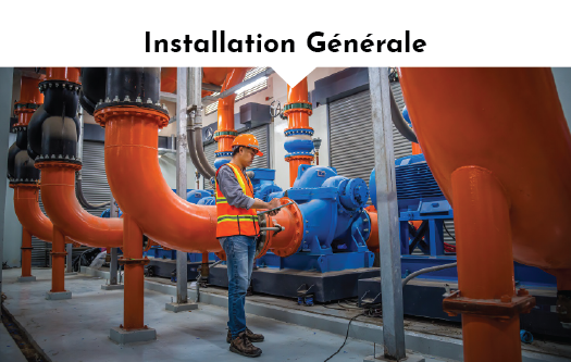 Installation générale de tuyaux rouges avec un homme en tenue de chantier