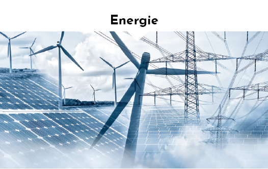 Éoliennes et de panneaux solaires pour l&apos;énergie